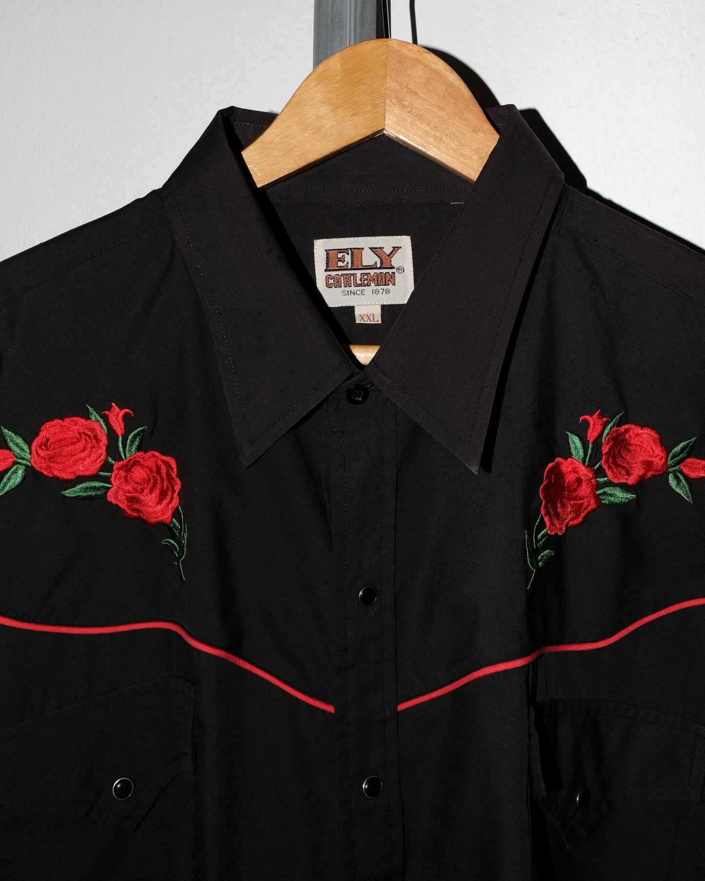 70s WESTERN SHIRT FLORAL EMBROIDERED WITH BLACK SNAPS BUTTON UP