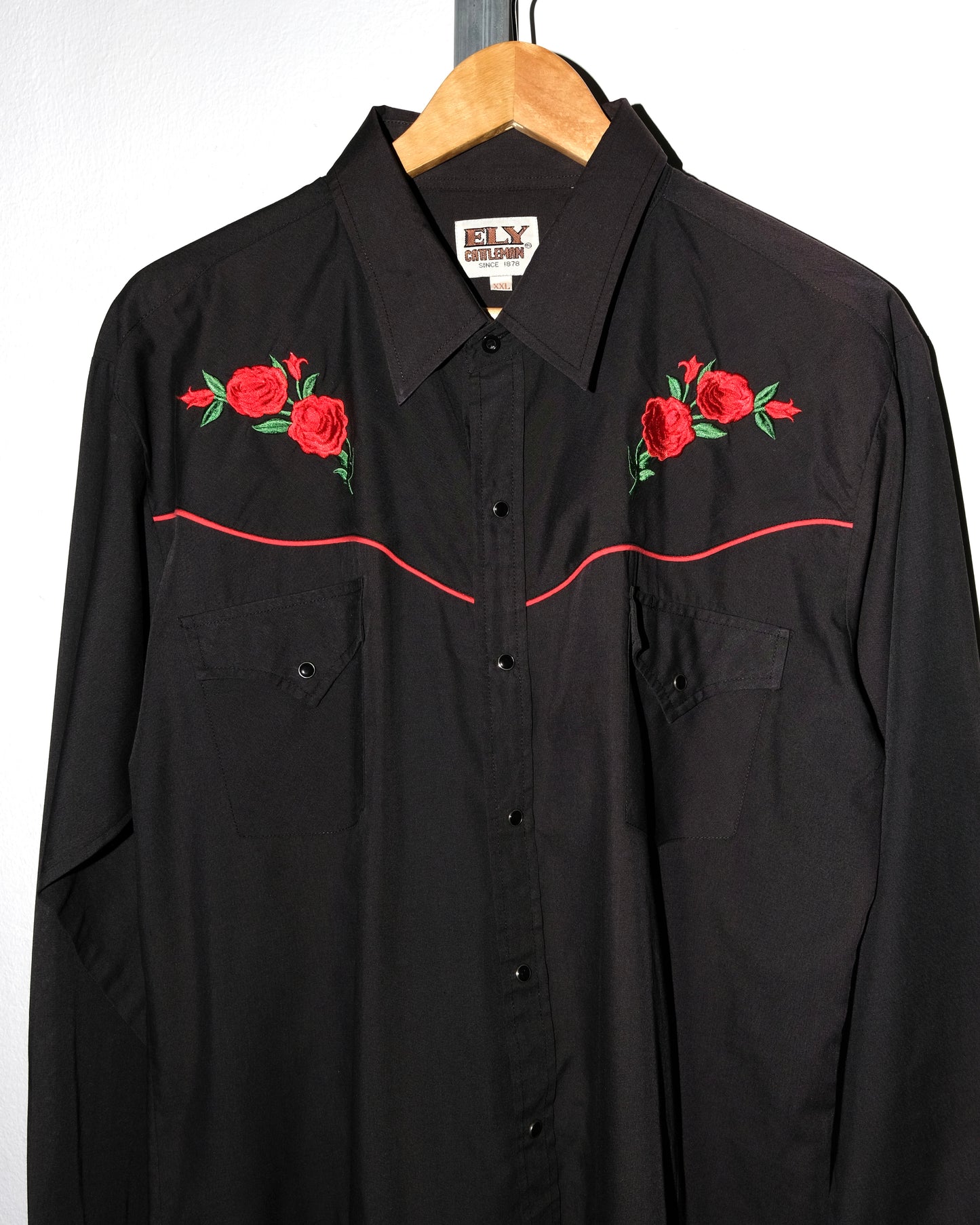 70s WESTERN SHIRT FLORAL EMBROIDERED WITH BLACK SNAPS BUTTON UP