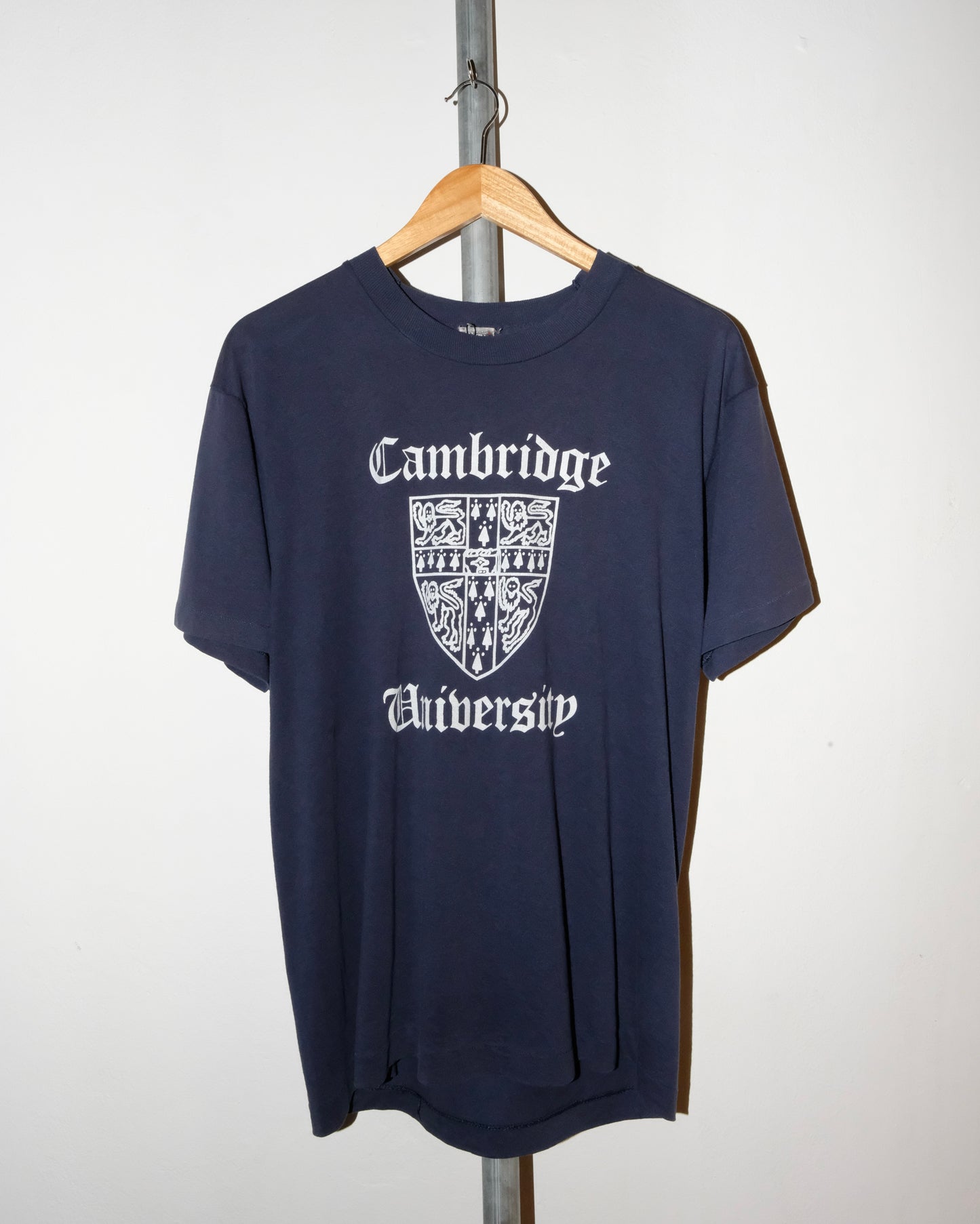 90s CAMBRIDGE UNIVERSITY LOGO TEE