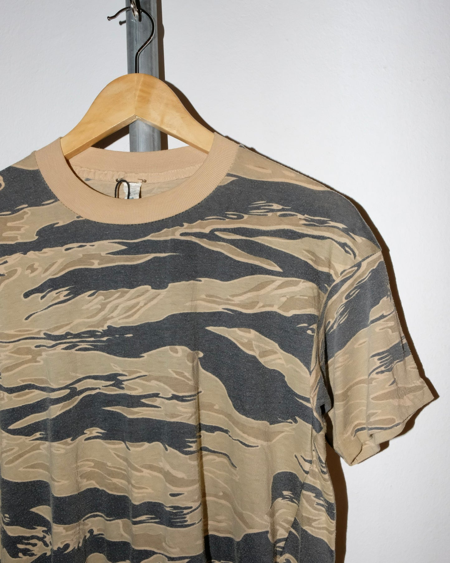 90s TIGER STRIPE CAMO TEE