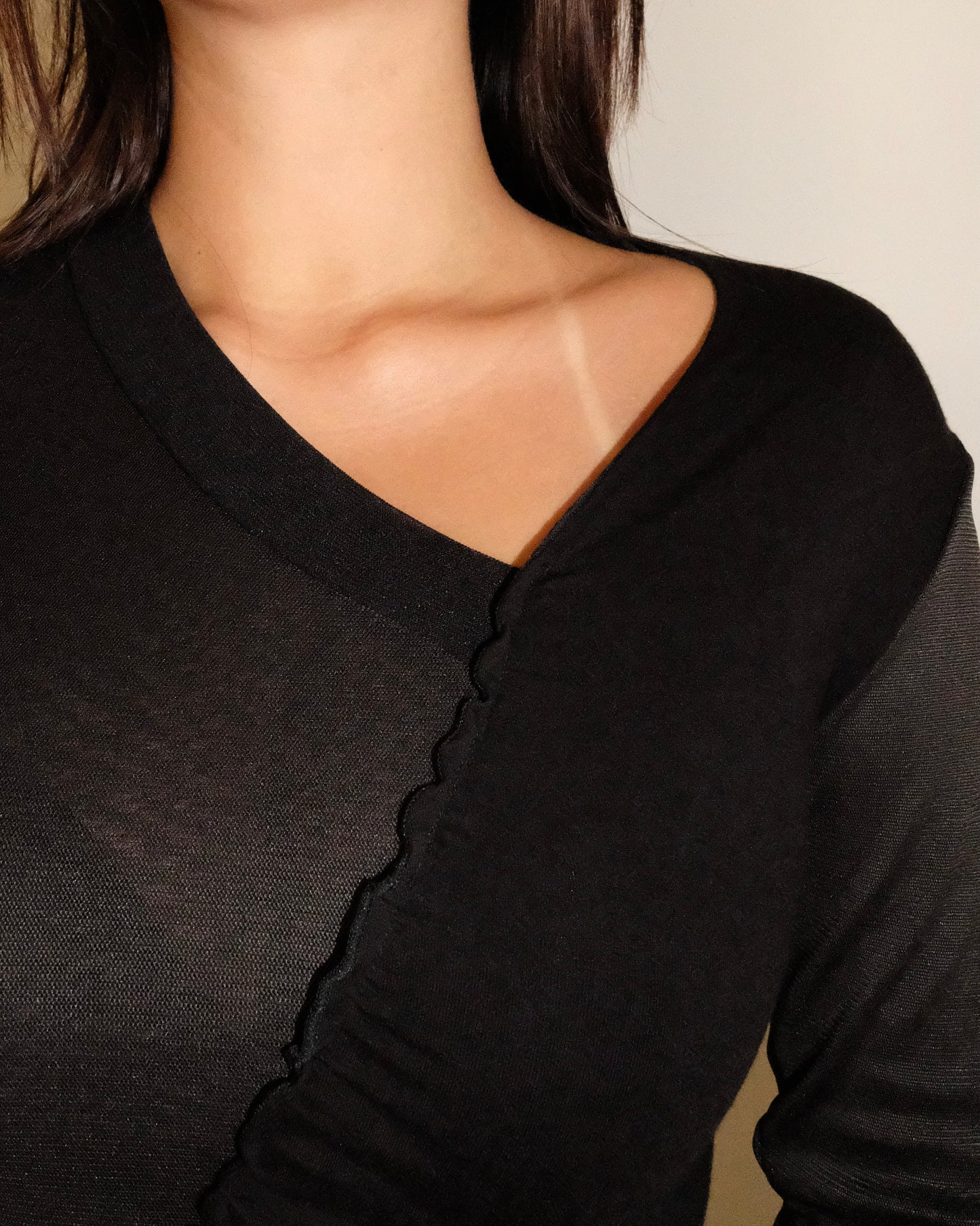 COP COPINE ASYMMETRIC NECKLINE TOP